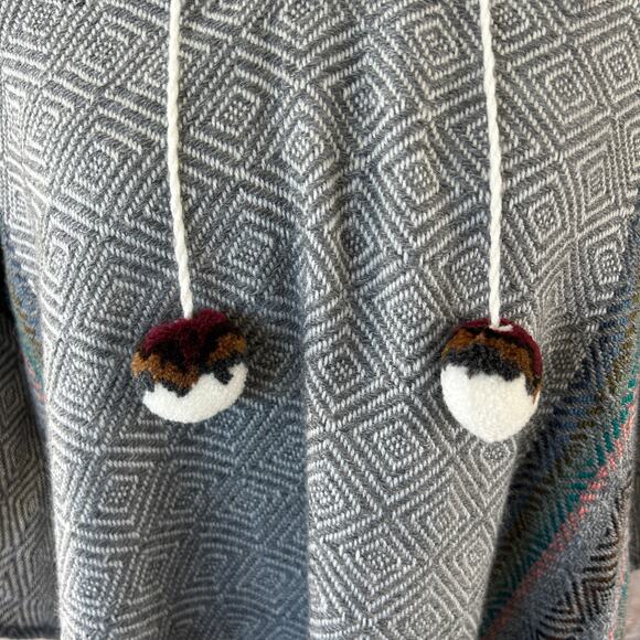 Alpaca Oscatex Knit Hooded Poncho OS Gray White Aztec Boho Cozy Outdoor NWOT - Picture 13 of 15